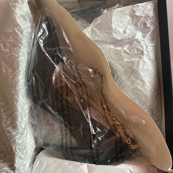 NIB INC International Black Leather Heels with Gold Ankle Chain. - Picture 6 of 7